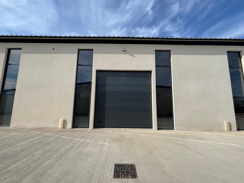 Local d'activités - 235 m²