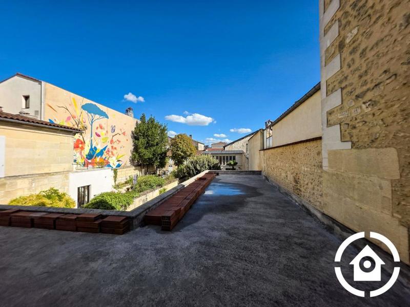 Maison - 310 m² - 8 pièces