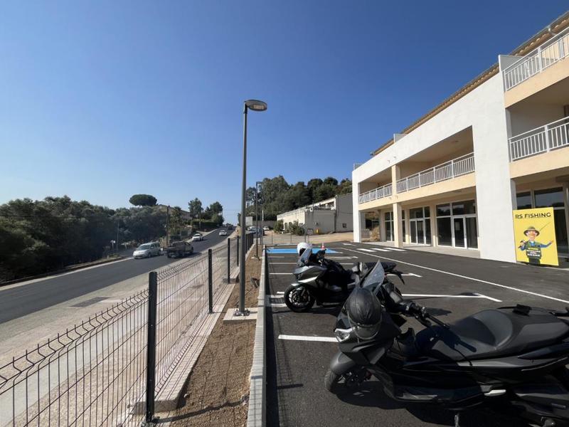 Local commercial - 85 m² - 1 pièce