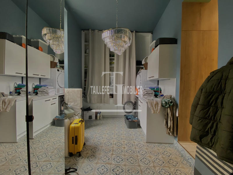 Maison - 250 m² - 6 pièces