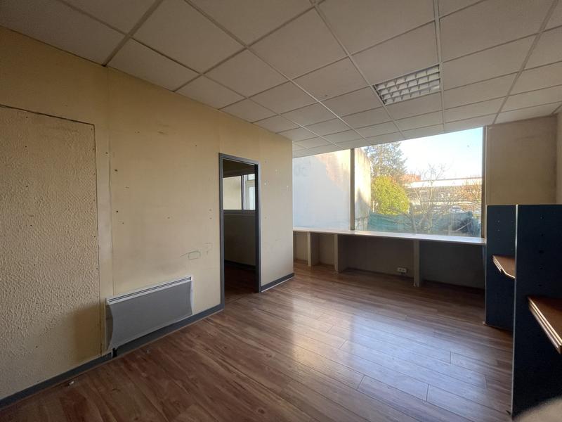 Local commercial - 90 m² - 4 pièces