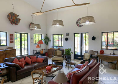 Maison - 362 m² - 8 pièces