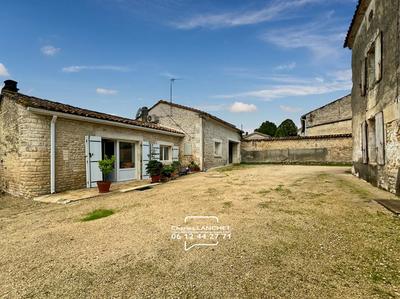 Maison - 250 m² - 6 pièces