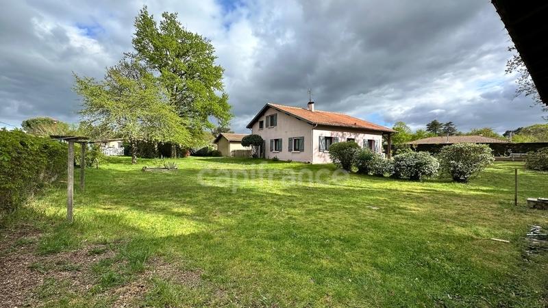 Maison - 200 m² - 8 pièces