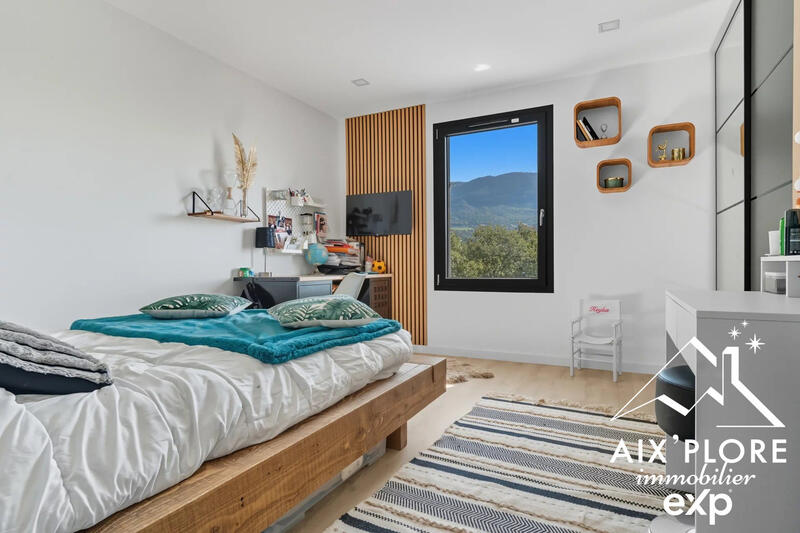 Maison - 230 m² - 6 pièces