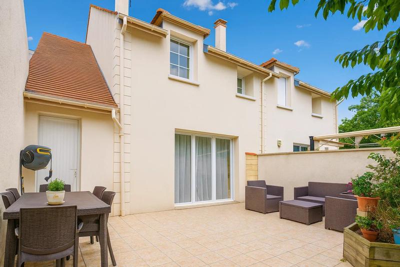 Maison - 111 m² - 6 pièces