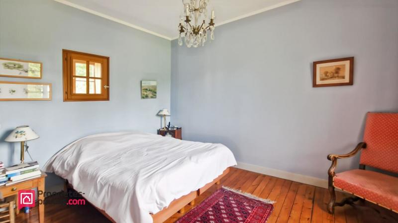 Maison - 284 m² - 11 pièces