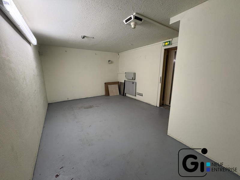 Local commercial - 110 m² - 4 pièces