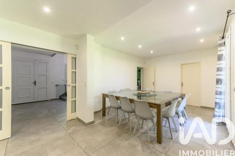 Maison - 232 m² - 8 pièces