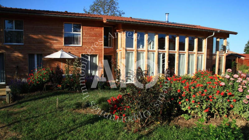 Maison - 360 m² - 10 pièces