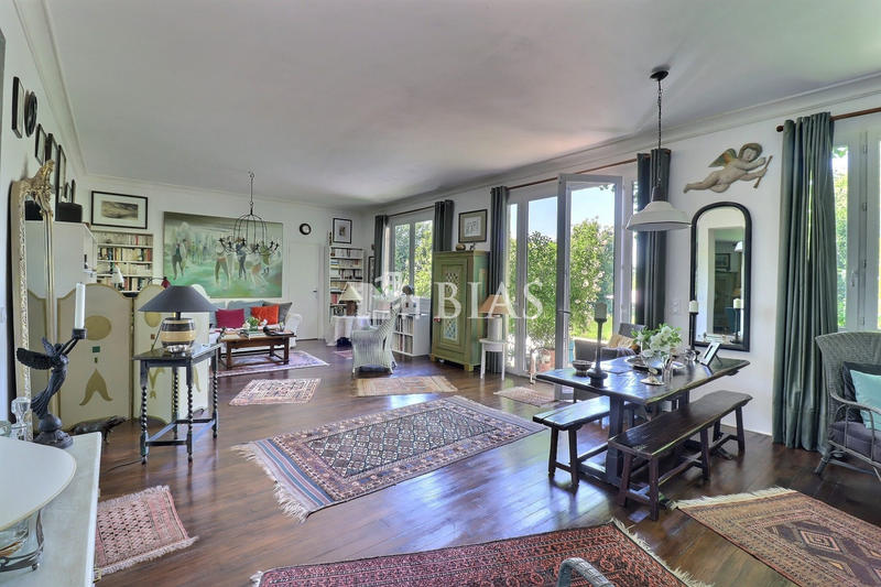 Maison - 210 m² - 7 pièces