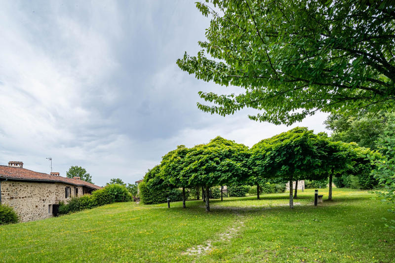 Maison - 1 791 m² - 39 pièces