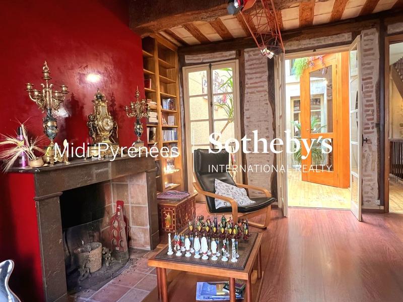 Maison - 377 m² - 12 pièces