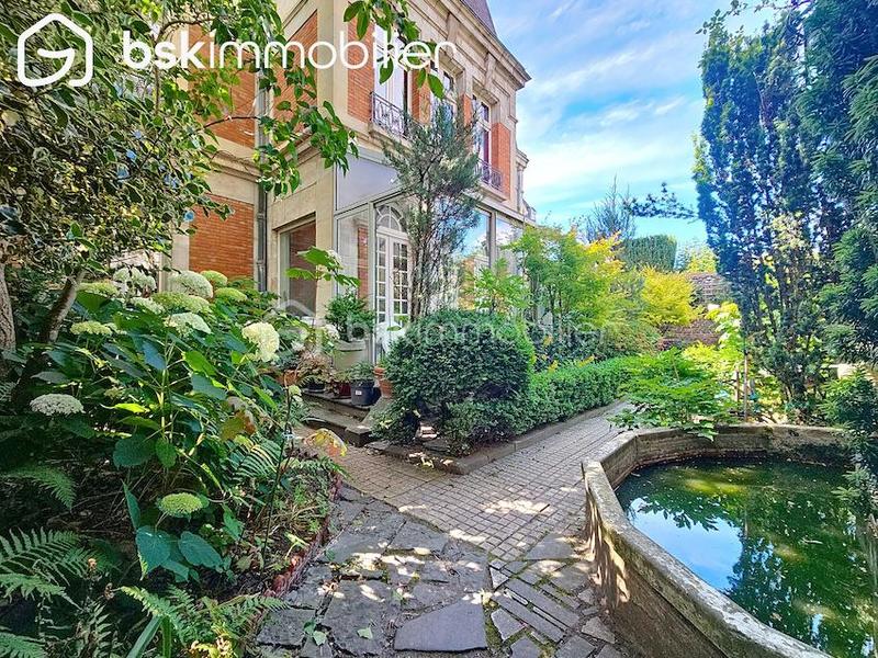 Maison de maîtres - 305 m² - 10 pièces