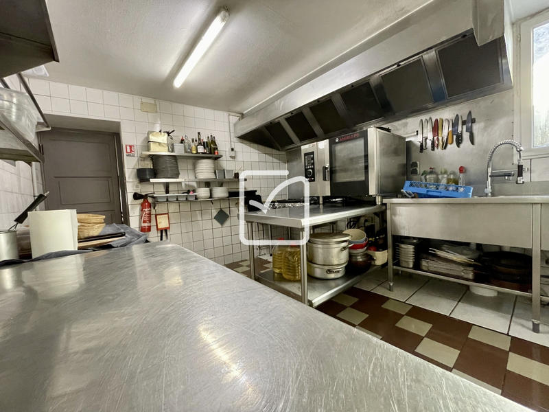 Maison - 285 m² - 10 pièces