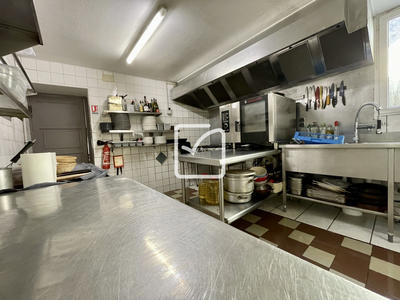 Maison - 285 m² - 10 pièces