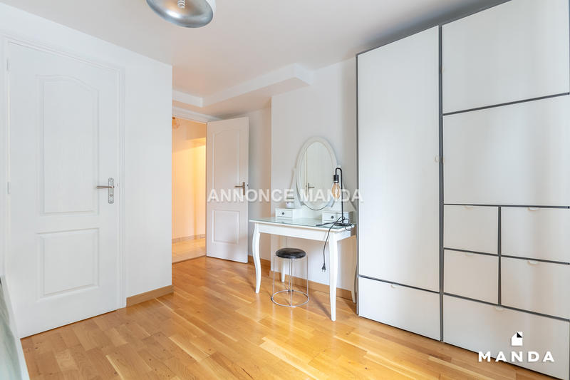 Chambre - 11 m² - 5 pièces