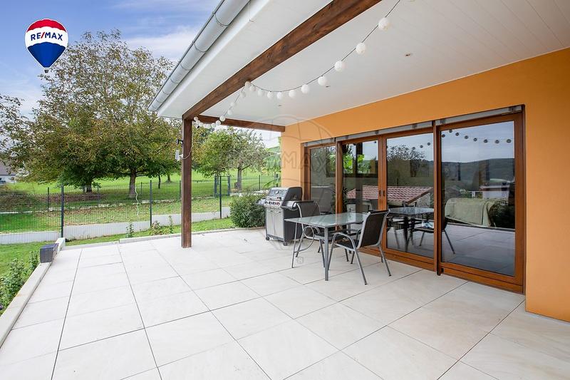 Maison - 228 m² - 6 pièces