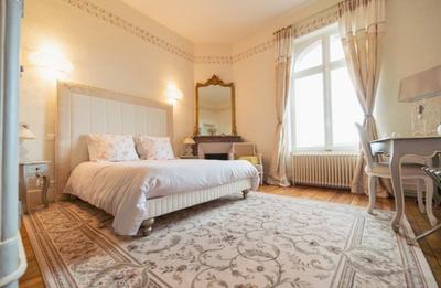 Manoir - 2 000 m² - 40 pièces