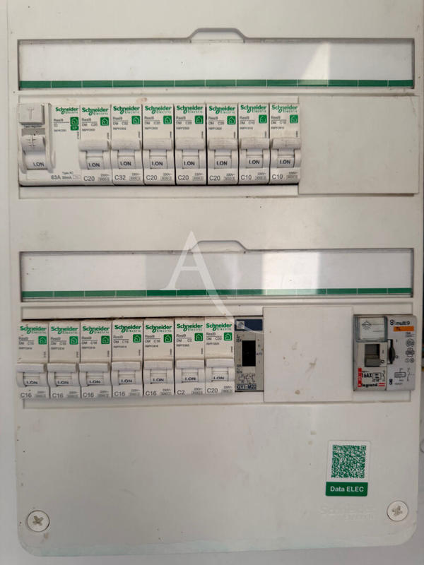 Maison - 229 m² - 9 pièces