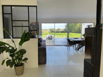 Maison - 245 m² - 6 pièces