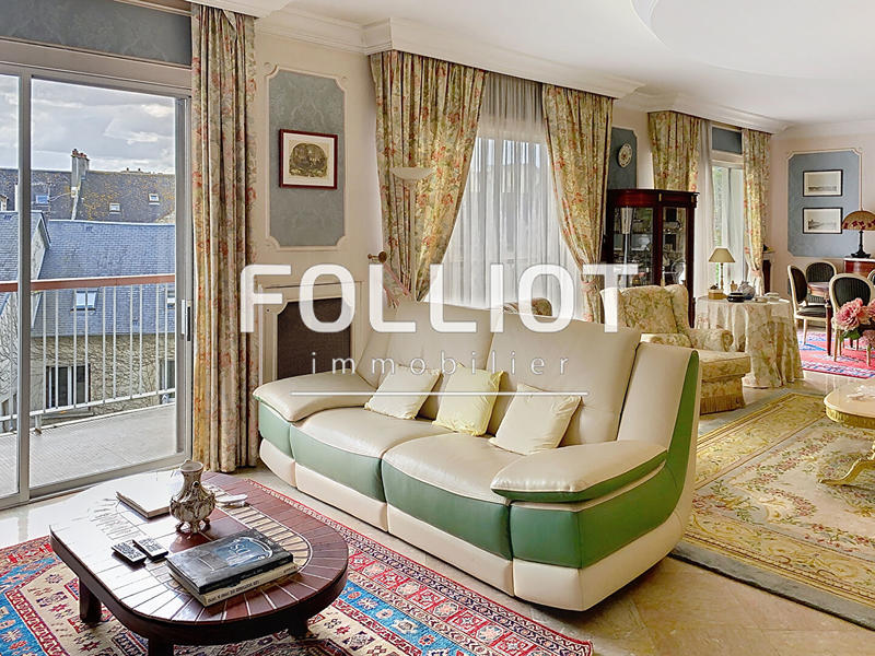 Appartement - 211 m² - 7 pièces