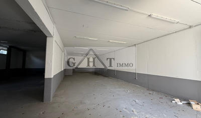 Entrepôt - 250 m²
