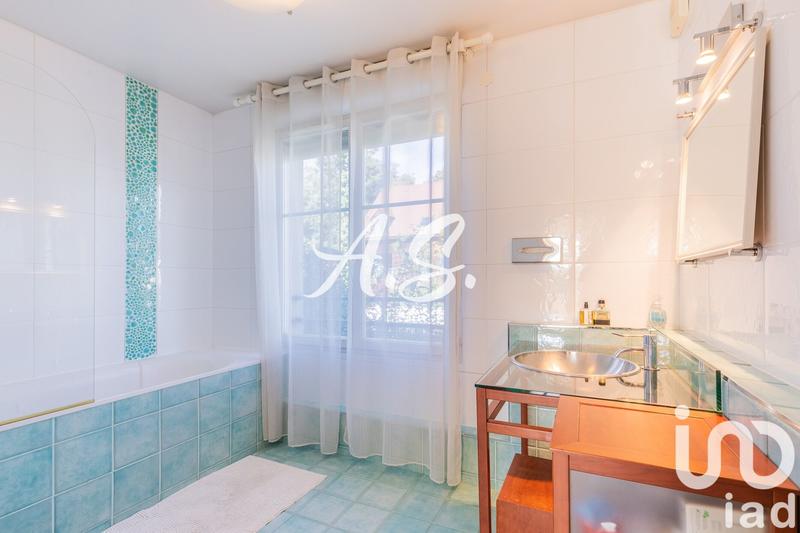 Maison - 212 m² - 8 pièces