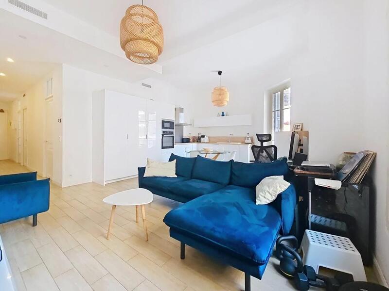 Appartement - 90 m² - 4 pièces