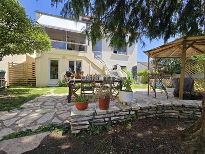 Maison bourgeoise - 232 m² - 7 pièces