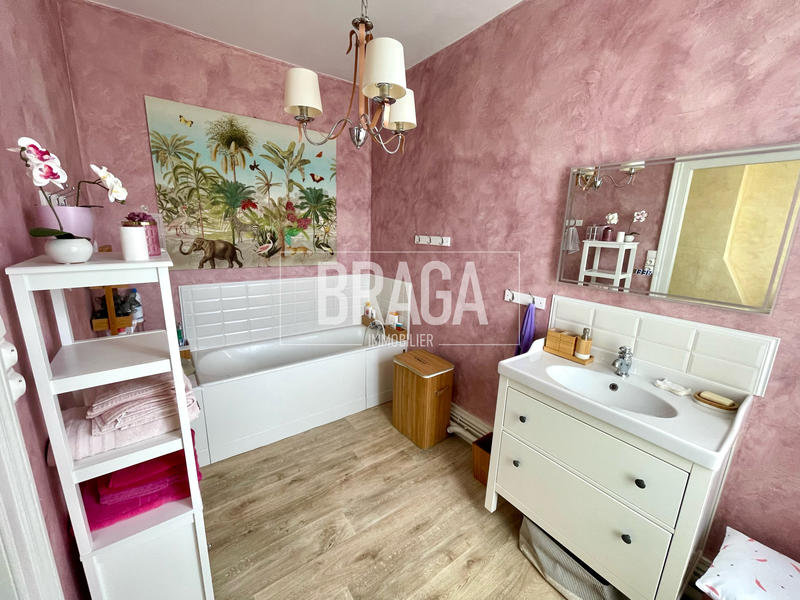 Maison - 220 m² - 9 pièces