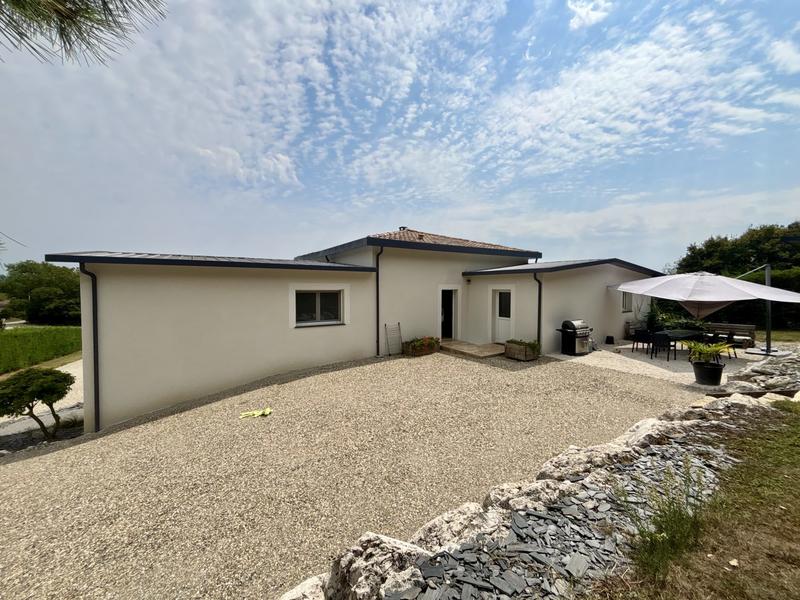 Maison traditionnelle - 180 m² - 6 pièces