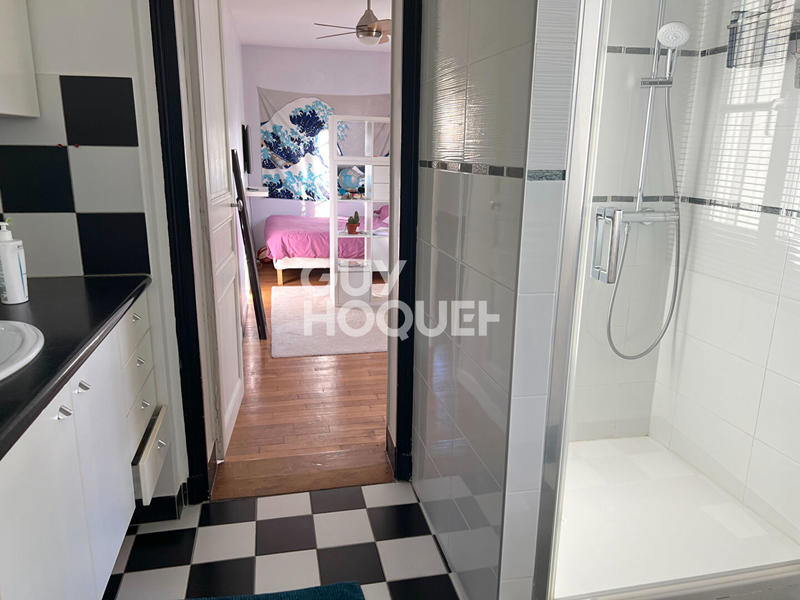 Maison - 202 m² - 9 pièces