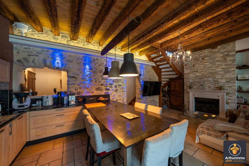 Maison - 520 m² - 15 pièces