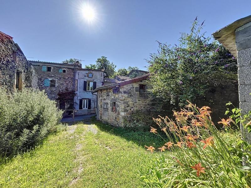 Maison en pierre - 97 m² - 6 pièces