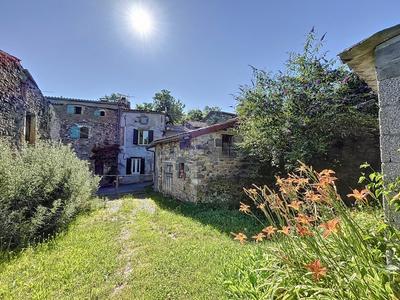 Maison en pierre - 97 m² - 6 pièces