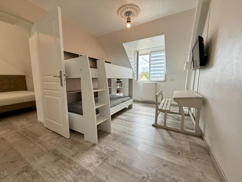 Maison - 180 m² - 9 pièces