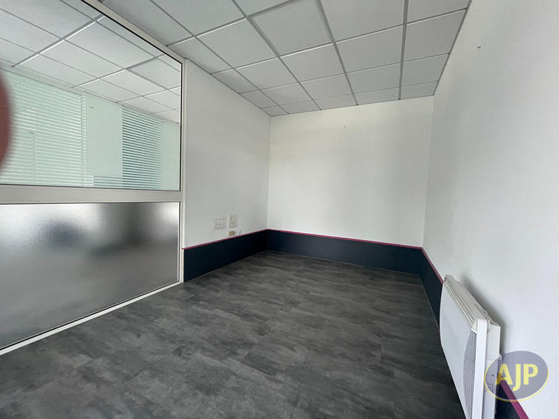 Local commercial - 89 m² - 4 pièces