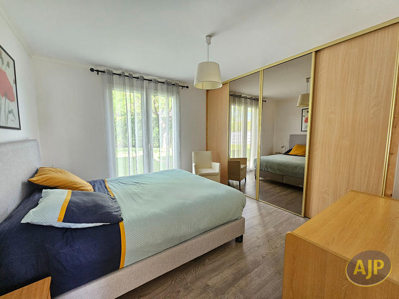 Maison - 240 m² - 6 pièces