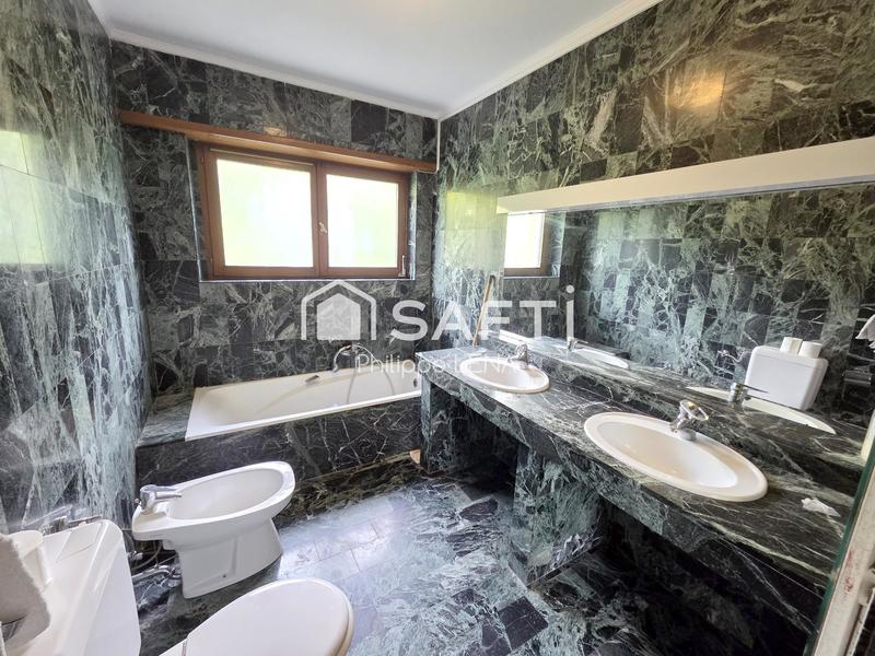 Maison - 192 m² - 9 pièces