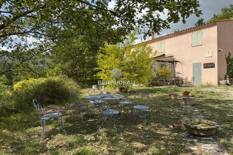 Propriété - 202 m² - 7 pièces