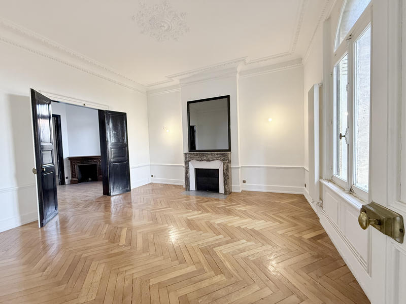 Appartement - 178 m² - 6 pièces