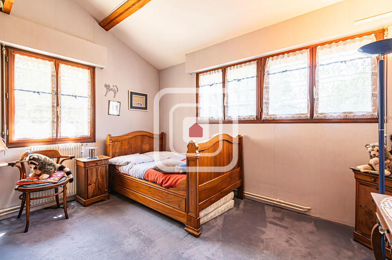 Maison - 183 m² - 8 pièces