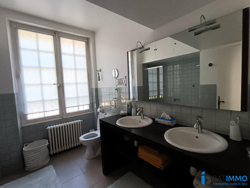 Villa - 300 m² - 10 pièces