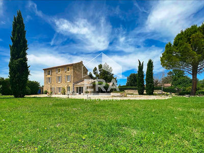 Maison - 340 m² - 12 pièces