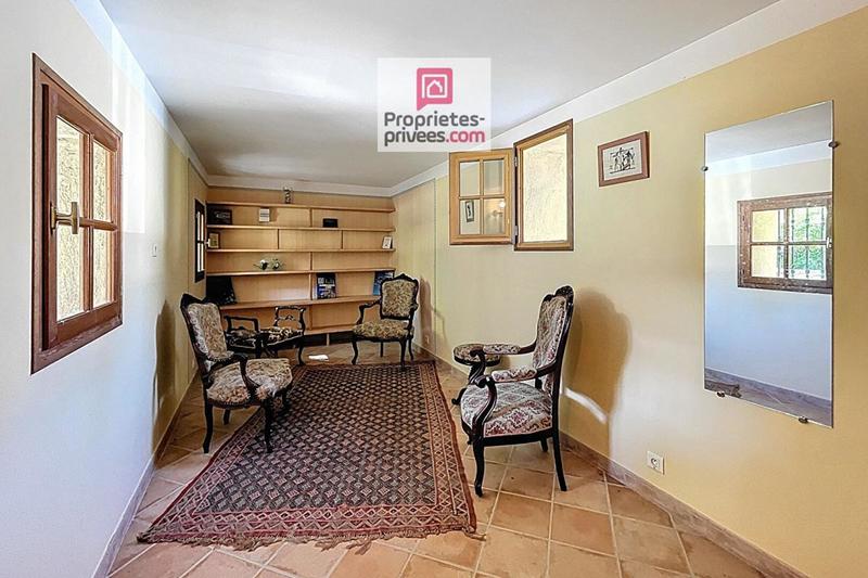 Maison - 185 m² - 9 pièces