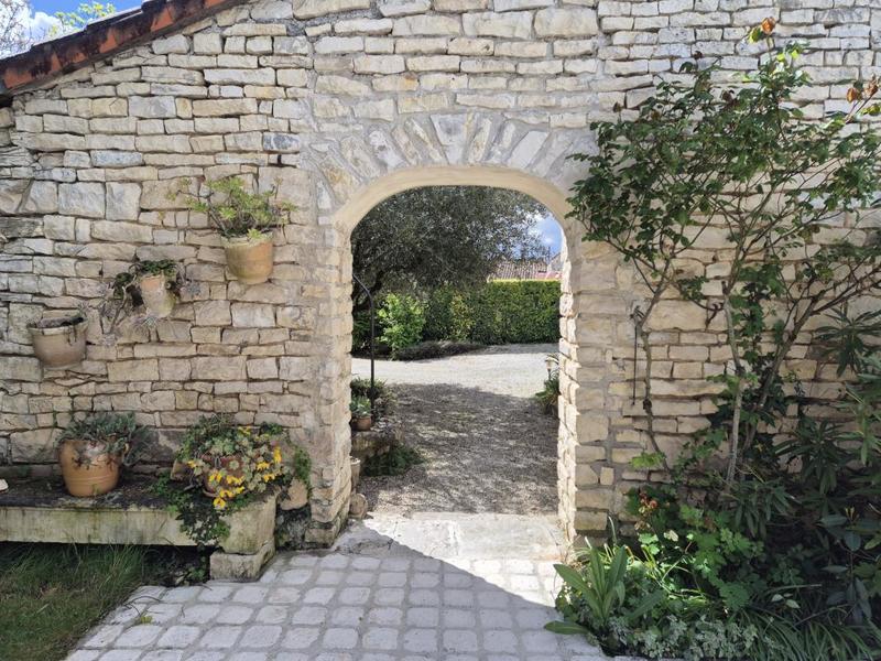 Maison en pierre - 231 m² - 9 pièces