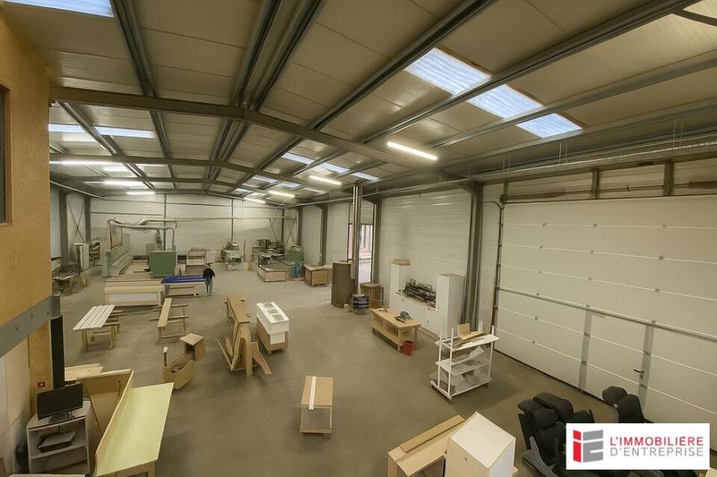 Local d'activité / Entrepôt - 1 400 m²