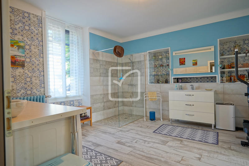 Maison - 310 m² - 12 pièces