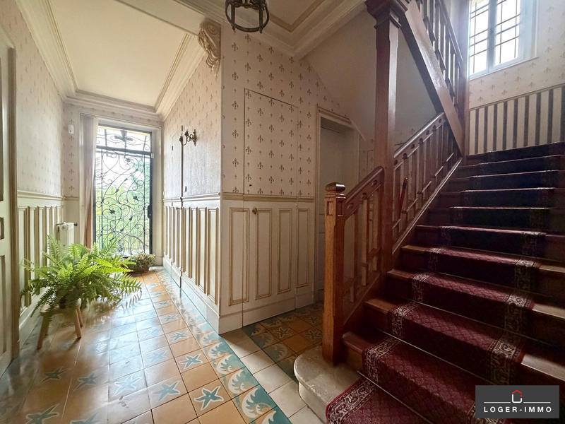 Maison - 210 m² - 10 pièces